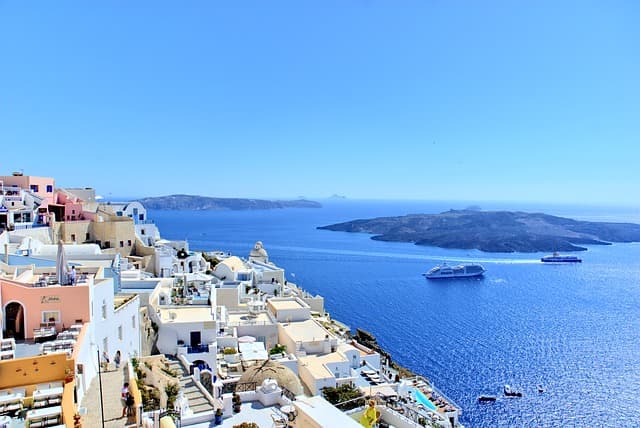 When is the best time to visit Greece